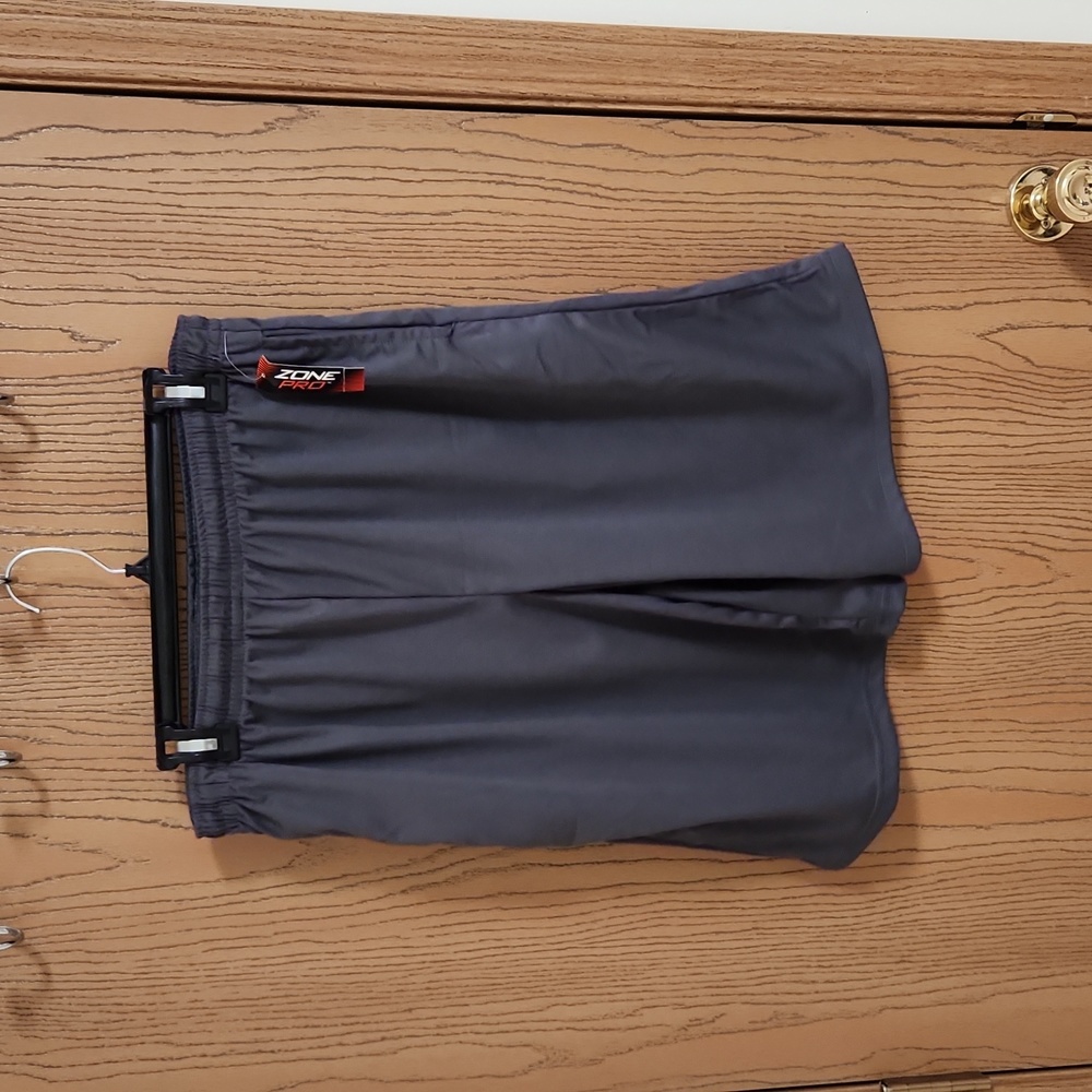 NWT Zone Pro Shorts Size Men's Medium
